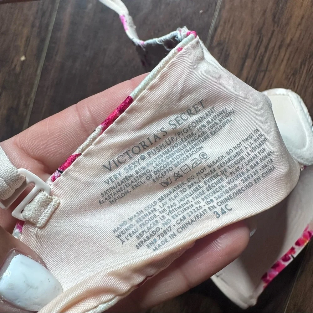 Victoria's Secret Very Sexy Floral Lace Push Up Bra Size 34C